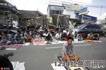 印尼遭遇强烈地震，7.8级地震触发恐慌，民众匆忙寻找高处避难