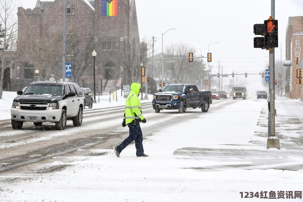 美国东部遭遇罕见暴雪与大雨侵袭，逾千航班被迫取消