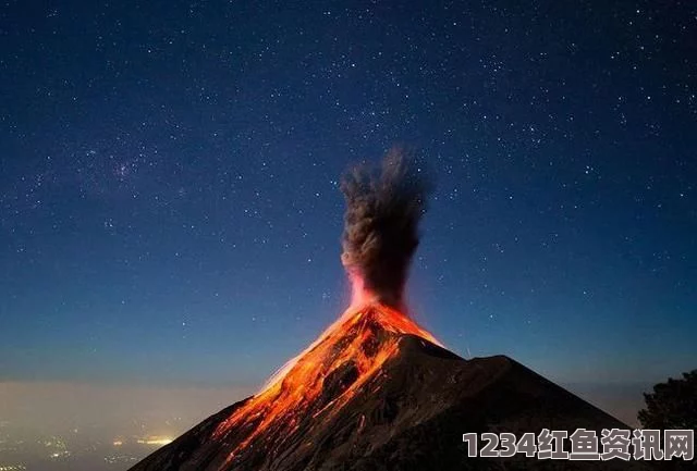 秘鲁乌维纳斯火山喷发直播，火山灰直冲云霄，喷发高度达惊人的三千米