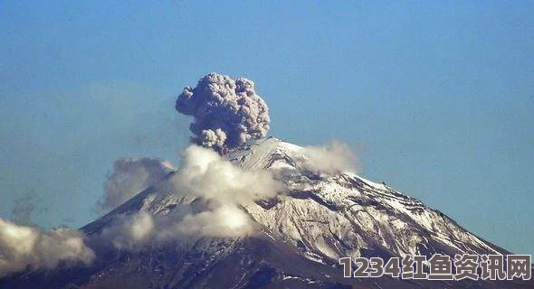 秘鲁乌维纳斯火山喷发实时直播，火山灰直冲云霄，高度达3000米