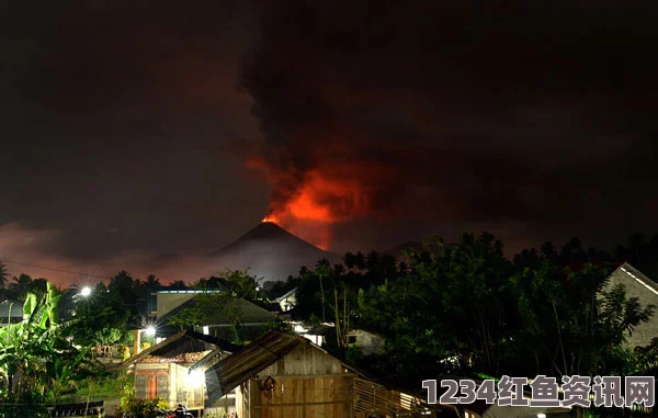 印度尼西亚索普坦火山持续喷发，现场壮观震撼揭秘