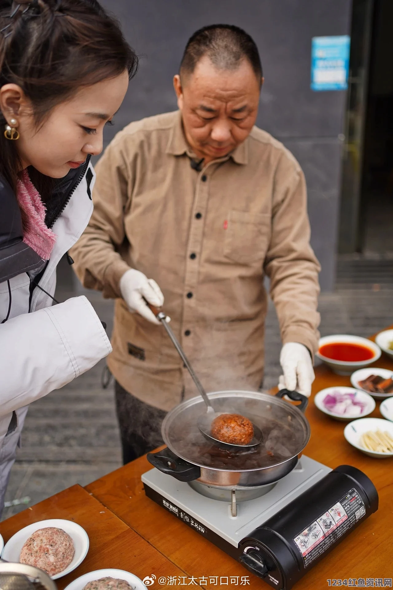 629热门吃瓜：激情探索美食背后的故事与评价，发现舌尖上的秘密，引发无尽的味蕾狂欢