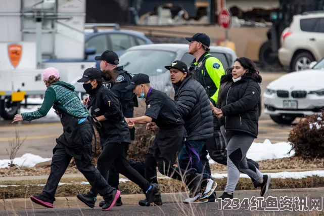 澳洲飞车党排队买冰激凌遭逮捕事件全记录