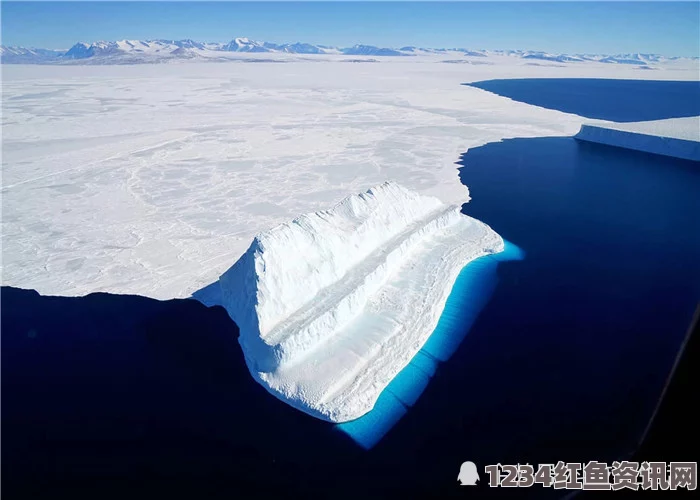 震撼的海上冰山解体瞬间，记录一座巨大冰山在海洋中的消逝（组图）