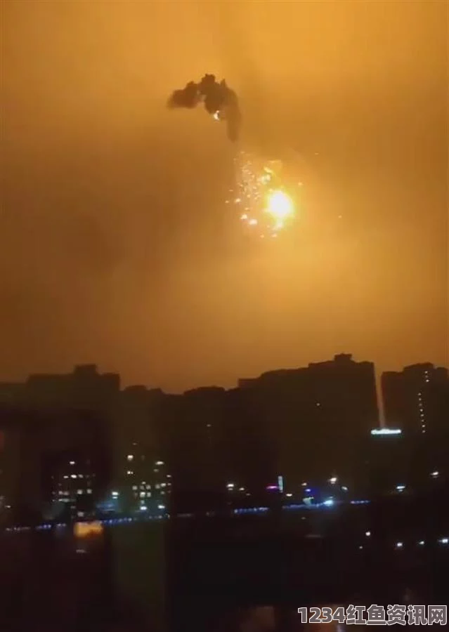 曼谷夜空惊现神秘火球，蓝光划破天际震撼大地