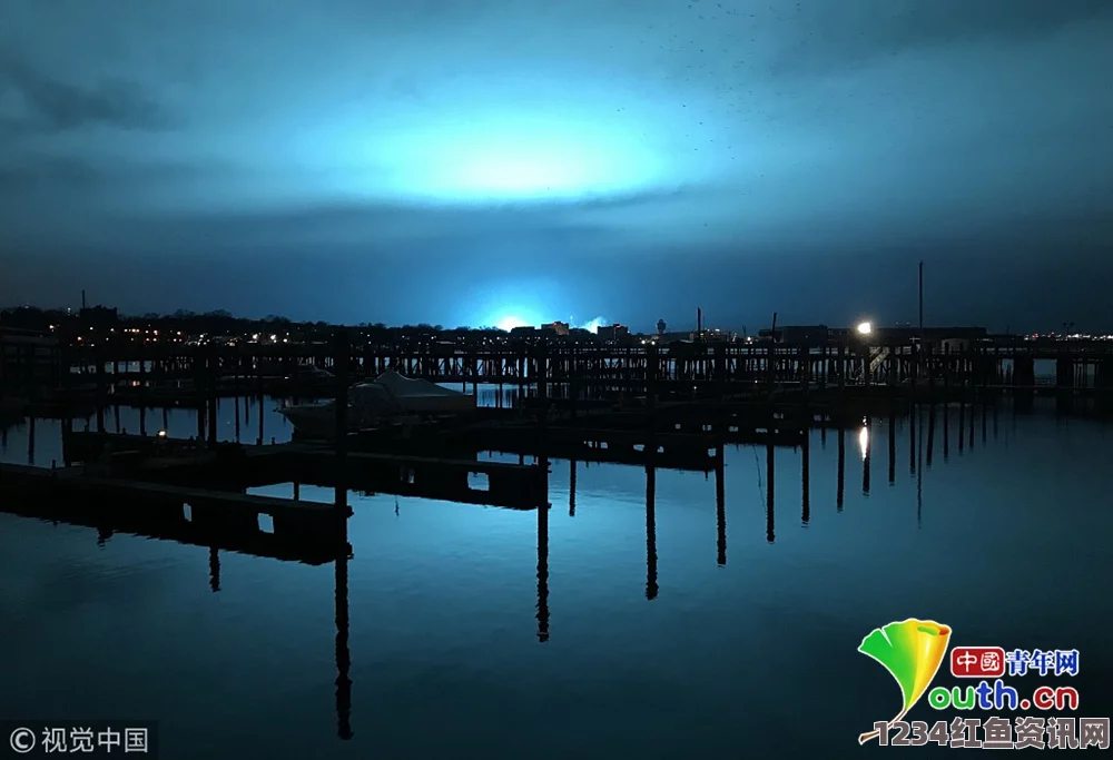 曼谷夜空惊现诡异火球 划破天际蓝光照亮大地