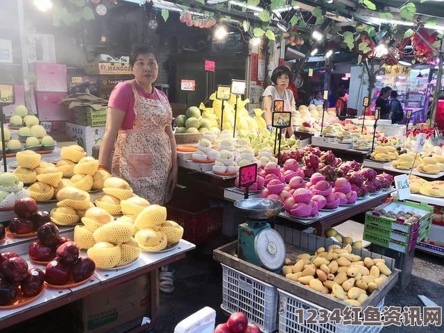 草莓丝瓜芭乐：三种独特的果蔬组合，各具风味，令人垂涎欲滴，让人忍不住想一尝为快。