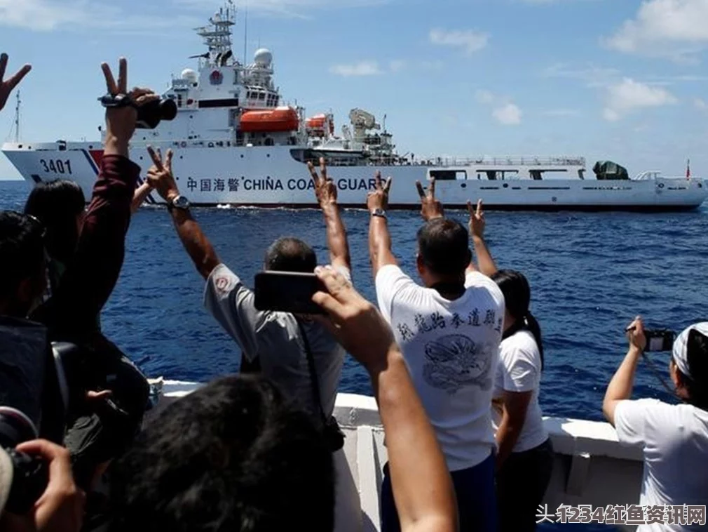 偷国精产品久拍自产老人船上弄雨荷第13集介绍：这一集中人物冲突和情感深化得非常紧凑，让观众对接下来的剧情充满期待。