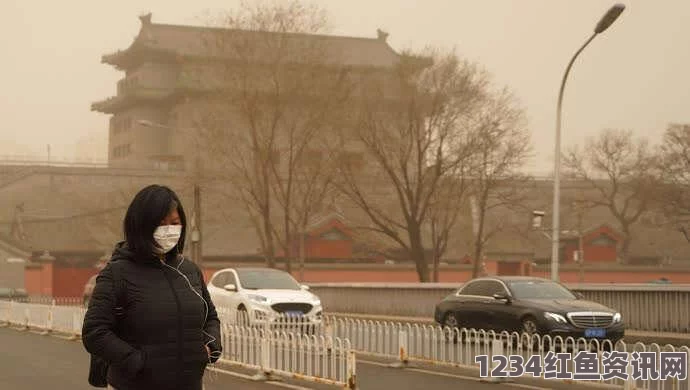 沙特男子抓拍沙尘暴横扫街头，罕见壮观景象（图）