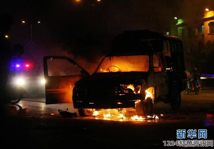 巴基斯坦卡拉奇警车遭炸弹袭击，两名警察不幸丧生