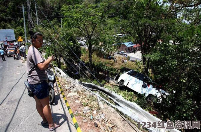 泰国普吉岛旅游客车坠崖事故，3名中国游客丧生，事故造成多人受伤