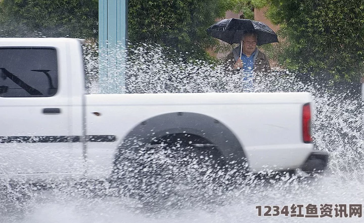 美国西海岸罕见暴风雨袭击，三个州受影响严重（附图）