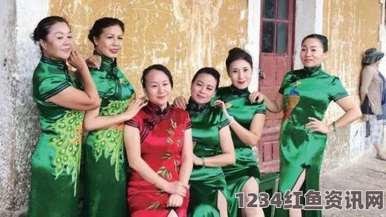 53岁大妈在山坡上尽情享受多彩娱乐活动的快乐时光