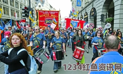 英国伦敦大规模游行示威，反对政府削减工资