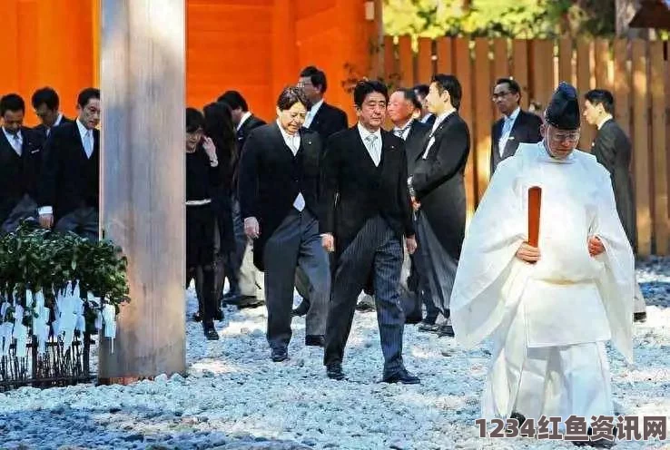 日本内阁官员参拜靖国神社，安倍自费供奉背后的政治考量