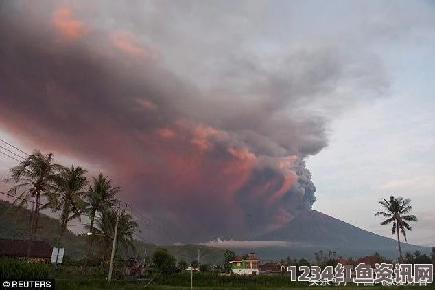 印尼克卢德火山喷发，火山灰高达17千米，导致五处机场关闭