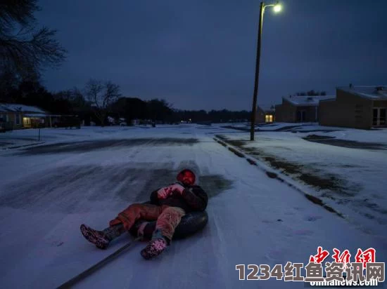 美加多地遭遇罕见强冰暴袭击，民众被迫黑夜度过特殊圣诞节