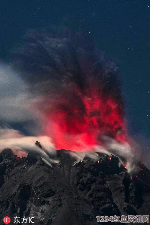 印尼锡纳朋火山喷发频繁，数万居民紧急撤离